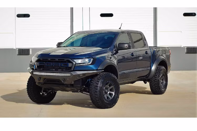 Đây là mức công suất này sẽ mạnh hơn mức công suất nguyên bản của xe là 270 mã lực và mô-men xoắn cực đại 420Nm vốn được nhà sản xuất đo ở cốt máy chứ không phải là mức công suất khi xuống cầu sau. Nhà độ Mỹ cho biết, công suất đo tại máy (cốt máy) của động cơ Ford Ranger 2.3L sau khi được điều chỉnh là 300 mã lực tại 5.500 v/p và mô-men xoắn cực đại 508 Nm (375 lb-ft) có được từ 3.000 v/p.