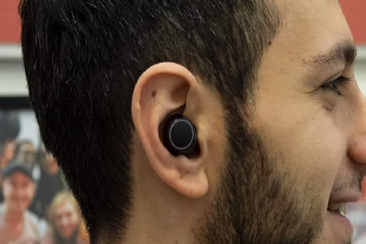 Tai nghe này thiên nhiều về dải bass mang đến chất âm sôi động. Bên cạnh đó, âm mid và treble vừa đủ dùng để chất âm không bị nghiêng hẳn về một dải gây mất cân bằng. Ảnh: expertreviews. 