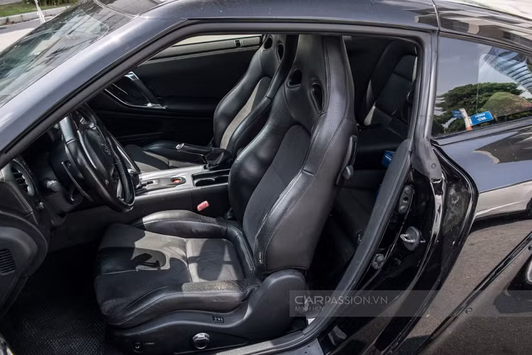 Về nội thất, chiếc R35 sở hữu một khoang nội thất với 4 chỗ ngồi có phần khá “thoải mái” so với những chiếc xe cùng phần khúc.