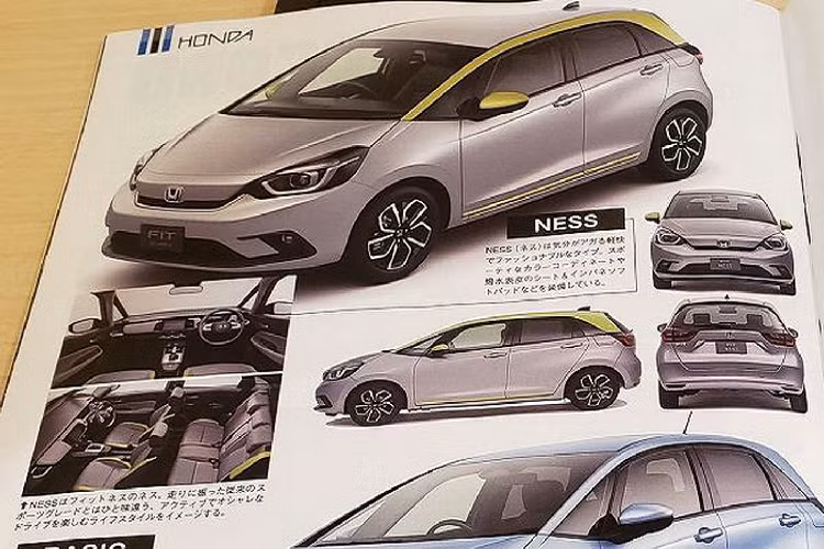 Honda Jazz / Fit thế hệ mới sẽ có 3 phiên bản form thường là Basic, Ness, Luxe và một phiên bản gần giống SUV - Crosstar. Trong đó, phiên bản Ness sẽ được trang trí các viền màu thú vị ở nội ngoại thất, đi cùng là mâm đúc hoa mai 16 inch. Bản Luxe sẽ sang trọng hơn với nội thất da 2 tông màu và mâm đúc 5 chấu kép 16 inch.
