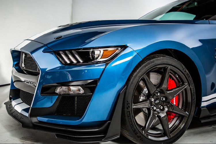 Mẫu xe này hiện tại vẫn chưa được bán ra thị trường, tuy nhiên nhiều nguồn tin cho biết lượng cung không đủ cầu đã khiến cho mẫu xe thể thao Ford GT500 "cháy hàng" dù chưa được bán ra.