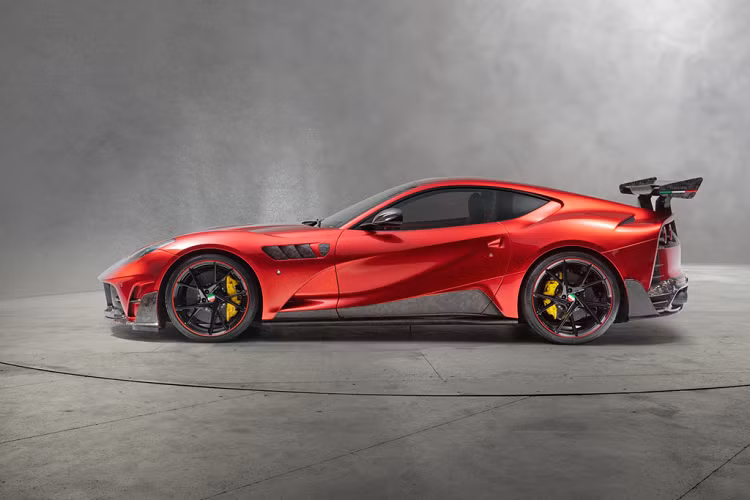 Chiều cao xe cũng được hạ thấp, và bộ mâm xe nguyên bản đã được thay bởi mâm xe Yavin, kích thước 21 inch cho bánh trước và 22 inch cho bánh sau.