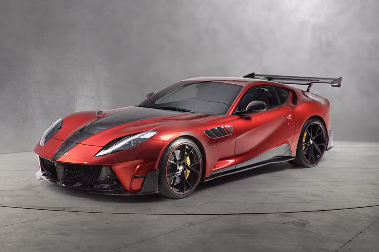 Mansory là một hãng độ đến từ Đức với các sản phẩm kết hợp cùng với các hãng xe nổi tiếng như Bugatti, Lamborghini, Ferrari, Mercedes-Benz… Điểm độc đáo của những gói độ Mansory cho siêu xe là có khá nhiều chi tiết sử dụng vật liệu sợi carbon.