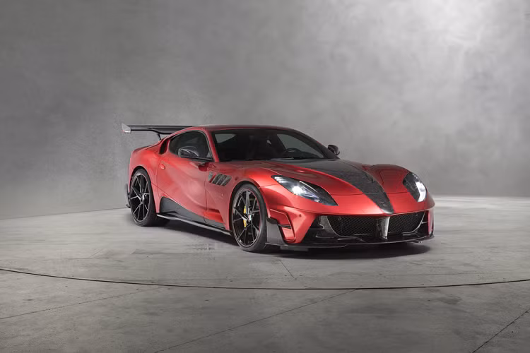 Được giới thiệu tại triển lãm Geneve Motor Show năm nay, Mansory Ferrari 812 Superfast là một trong những mẫu xe gây ấn tượng nhất tại sự kiện này. Tên gọi "Stallone" cũng từng được Mansory đặt cho gói độ dành cho Ferrari F12 Berlinetta và 599 GTB.