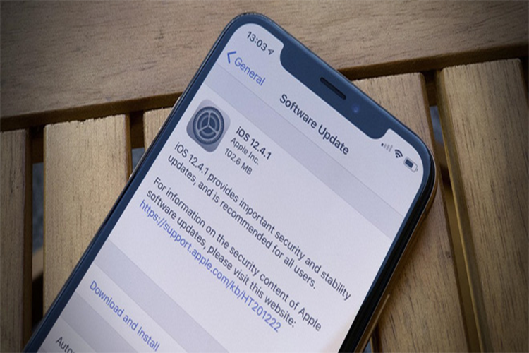 Apple ra mat iOS 12.4.1, va lai lo hong jailbreak