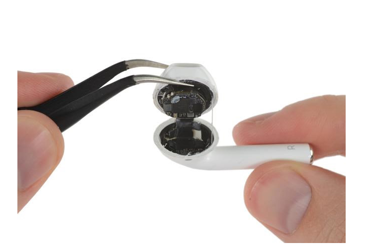 Khong nen mua AirPods cu du gia re den dau