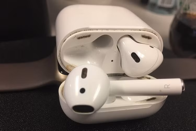 Không nên mua AirPods cũ dù giá rẻ đến đâu - Hình 2 Khong nen mua AirPods cu du gia re den dau-Hinh-2