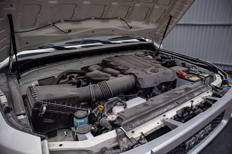 Toyota FJ Cruiser 2020 sử dụng động cơ V6 - 4.0L kết hợp với hộp số tự động và có số tay phụ để chuyên off-road. Hiện mức công suất và giá bán Toyota FJ Cruiser vẫn chưa được tiết lộ.