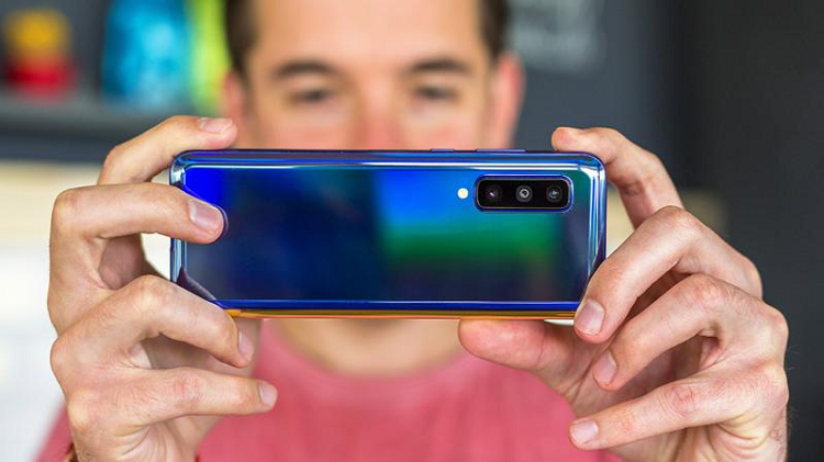 Smartphone Samsung man hinh gap moi se co camera 108MP