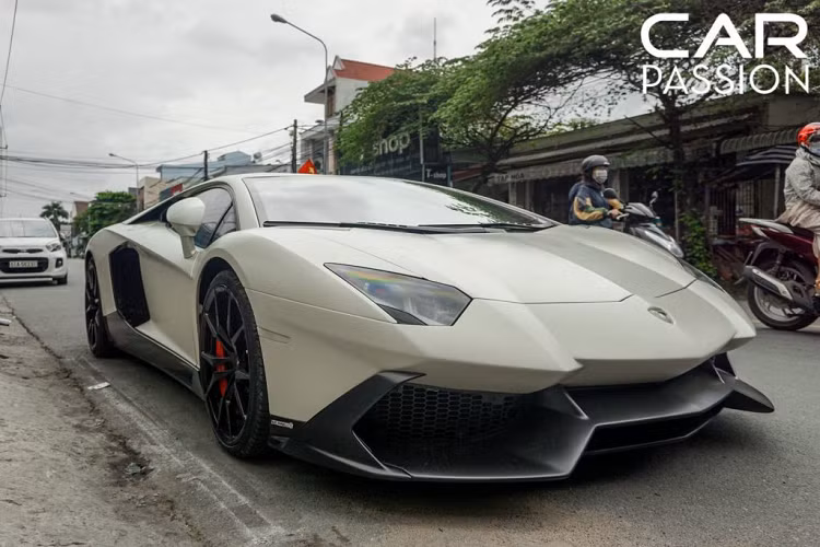 Sieu xe Lamborghini Aventador 50th Anniversario Nam tien