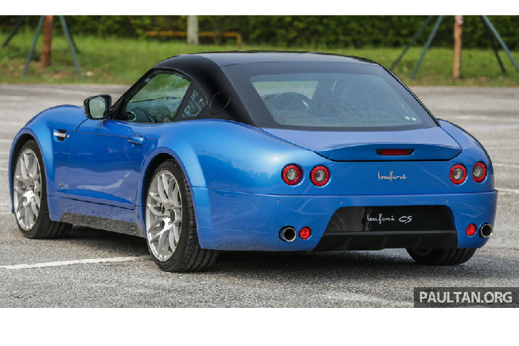 Ở phía sau, đuôi xe của Bufori CS có thiết kế khá giống với BMW Z4 và Toyota Supra. Mui xe thấp dần về phía sau rồi được vuốt lên đôi chút, tương tự cánh gió cố định.