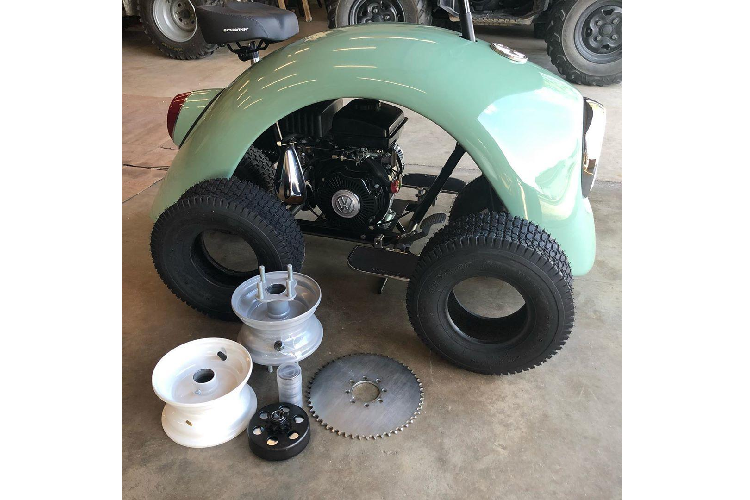 Trong đó, chiếc xe màu xanh bạch dương được trang bị động cơ 79cc còn chiếc màu xanh pastel (mà Walter gọi là "Phiên bản 2") được cho là có động cơ 6,5 mã lực.