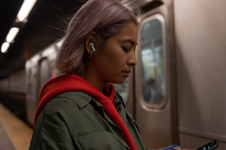 Apple ra mat AirPods Pro: Chong on chu dong, chat am tot, gia 249 USD-Hinh-4