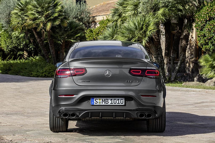 Thông qua nút điều khiển trung tâm, người lái có thể thiết lập 3 chế độ khác nhau cho hệ thống treo, gồm: Tiện nghi (Comfort); Thể thao (Sport) và Thể thao kịch tính (Sport+).