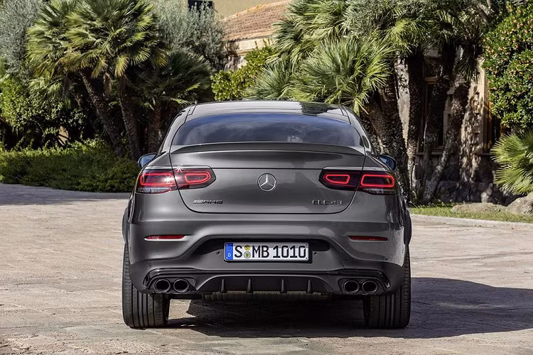 Thông qua nút điều khiển trung tâm, người lái có thể thiết lập 3 chế độ khác nhau cho hệ thống treo, gồm: Tiện nghi (Comfort); Thể thao (Sport) và Thể thao kịch tính (Sport+).