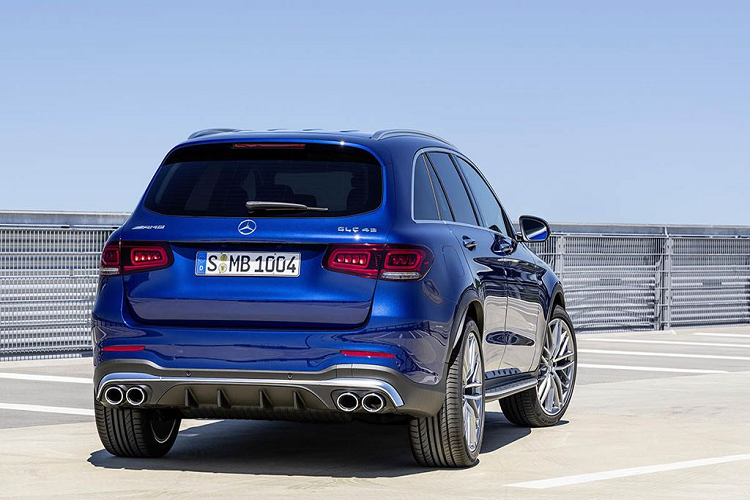 Cặp đôi Mercedes-AMG GLC 43 4MATIC 2020 SUV và Coupe được tăng nhẹ về công suất. Động cơ V6 3.0L Biturbo nay tăng thêm 23 mã lực (17kW) lên mức 390 mã lực (287kW), trong khi mô-men xoắn cực đại vẫn giữ ở mức 520Nm trong dải tua 2.500-4.500v/ph (như cũ).