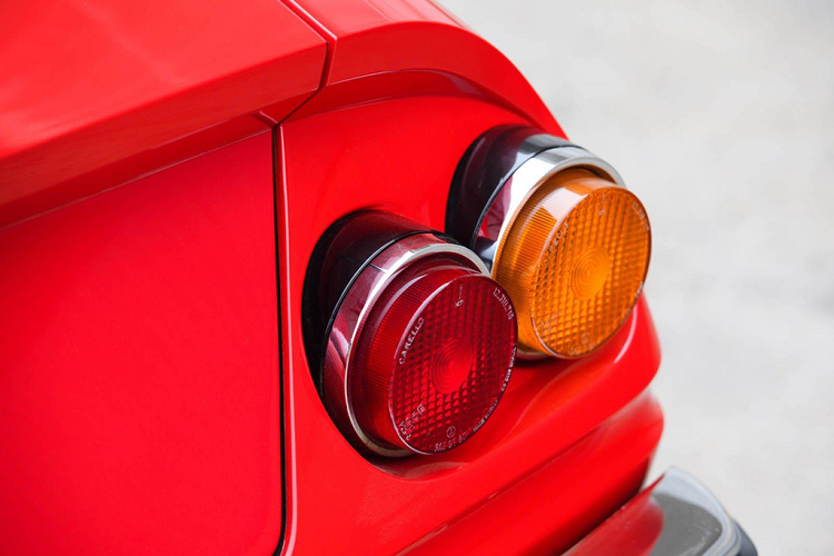 Chiếc xe sẽ được mang ra đấu giá tại sự kiện Silverstone Auctions tại Dallas Burston Polo Club, thuộc vùng Warwickshire, Anh Quốc. Ban tổ chức cho biết mức giá mong muốn của mẫu xe này sẽ vào khoảng 425.000-475.000 bảng Anh, tức khoảng 516.000-577.000 USD, thấp hơn so với mức mà chính chiếc xe từng được đấu giá 2 năm trước.