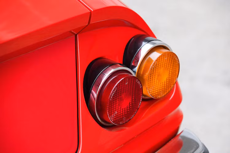 Chiếc xe sẽ được mang ra đấu giá tại sự kiện Silverstone Auctions tại Dallas Burston Polo Club, thuộc vùng Warwickshire, Anh Quốc. Ban tổ chức cho biết mức giá mong muốn của mẫu xe này sẽ vào khoảng 425.000-475.000 bảng Anh, tức khoảng 516.000-577.000 USD, thấp hơn so với mức mà chính chiếc xe từng được đấu giá 2 năm trước.