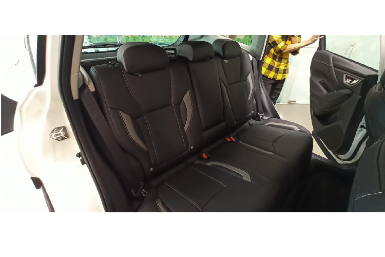 Hệ thống giải trí trung tâm có cải tiến đáng kể với màn hình 8 inch kèm camera 360 độ, kết nối Apple CarPlay và Android Auto.