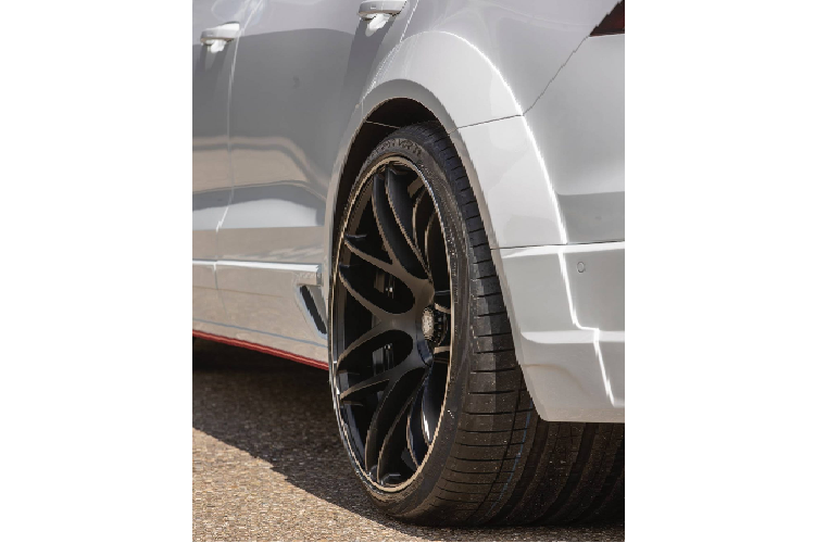 Lumma cũng sẽ sẵn sàng nâng cấp nội thất của xe nếu khách hàng yêu cầu. Và cuối cùng, hiệu năng của xe cũng sẽ được nâng cấp nhẹ ở phiên bản sử dụng động cơ V6 355 mã lực (55 TFSI Quattro) và bản động cơ diesel tăng áp công suất 228 mã lực (45 TDI Quattro).