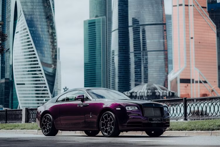 Theo Giám đốc điều hành của đại lý Rolls-Royce Motor Cars Moscow, bà Tatiana Fitzgerald: "Bộ sưu tập Black &amp; Bright là sự kết tinh đầy thú vị giữa vẻ đẹp ma mị của những mẫu xe Rolls-Royce Wraith và màn đêm lung linh, hoa lệ của thủ đô Moscow.