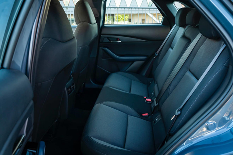 Xe giá rẻ Mazda CX-30 mới có hai động cơ xăng, kết hợp với hệ thống lai nhẹ 24V. Động cơ SkyActiv-G 2.0L với công nghệ “Cylinder Deactivation” có khả năng tắt một nửa số xi-lanh trên động cơ khi không cần thiết.