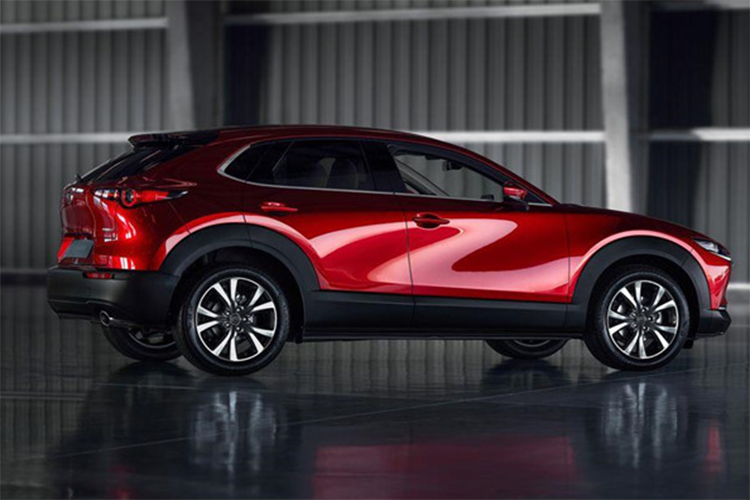 Trong khi đó, động cơ SkyActiv-X 2.0L cho công suất cao hơn – 177 mã lực. Từ bản Sport Lux trở lên, động cơ này sẽ đi kèm với hệ dẫn động bốn bánh toàn thời gian i-Activ AWD của Mazda (tùy chọn).