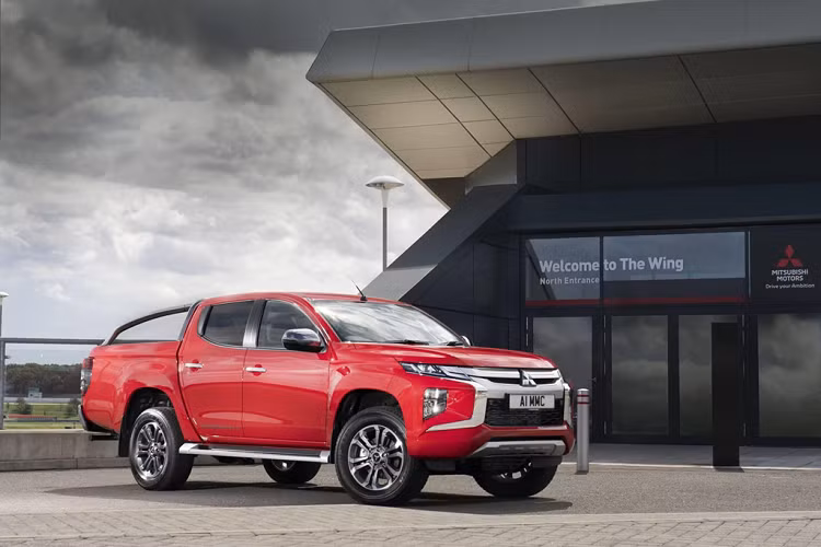 Cung cấp sức mạnh đến các bánh thông qua hộp số tự động 6 cấp mới, nó được cho là cung cấp lượng khí thải thấp hơn và hiệu quả nhiên liệu được cải thiện giúp tiết kiệm nhiên liệu đáng kể. Tuy vậy, thông số kỹ thuật vẫn là điều chưa được tiết lộ.