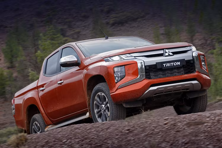 Các công nghệ trợ lái được trang bị bao gồm: hệ thống hỗ trợ đổ dốc Hill Descent Control, khởi hành ngang dốc Hill Start Assist, công nghệ cảnh báo điểm mù Blind Spot Warning với chức năng chuyển làn chủ động Lane Change Assist, cảnh báo phương tiện cắt ngang khi lùi xe Rear Cross Traffic Alert, cảnh báo làn đường khởi hành Lane Departure Warning, cảnh báo va chạm phía trước Forward Collision Mitigation.