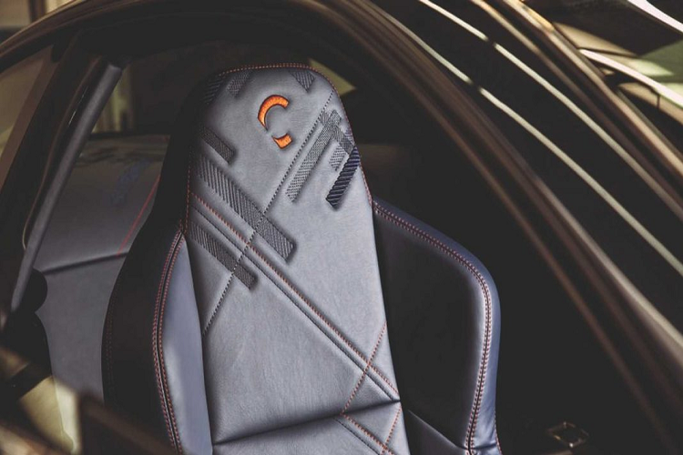 Trên thực tế, dự án đầu tiên của Callum đã hoạt động được nhiều tháng. Mặc dù Ian Callum đã tham gia nó tương đối sớm, các đối tác thiết kế của ông David Fairbairn, Adam Donfrancesco và Tim Bird đã thực hiện rất nhiều công việc.