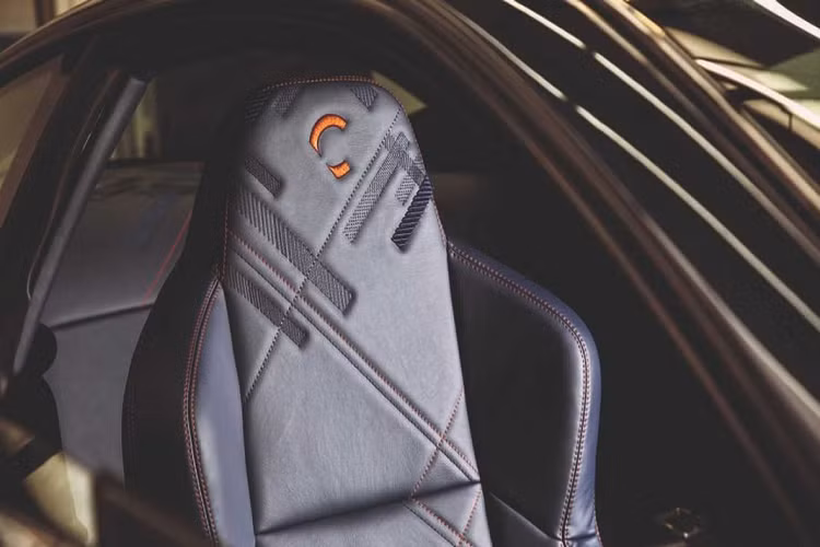 Trên thực tế, dự án đầu tiên của Callum đã hoạt động được nhiều tháng. Mặc dù Ian Callum đã tham gia nó tương đối sớm, các đối tác thiết kế của ông David Fairbairn, Adam Donfrancesco và Tim Bird đã thực hiện rất nhiều công việc.