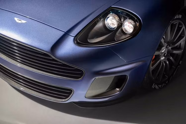 Đây không chỉ là một phiên bản độ của Vanquish thế hệ đầu tiên khi tất cả 25 chiếc xe trong dự án này sẽ được tháo thời thành các mảnh kim loại trần và được sản xuất lại từ đầu với các vật liệu và công nghệ mới.