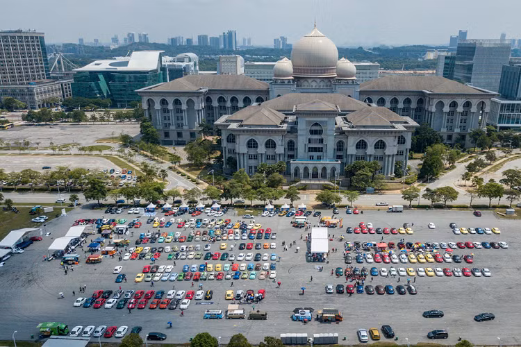 Từ các phiên bản trong quá khứ dùng hệ thống làm mát bằng nước, cho tới những phiên bản ngày nay sử dụng bộ làm mát bằng không khí, tất cả đã tụ họp tại Putrajaya với số lượng lên tới 405 chiếc.