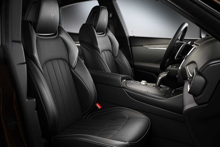 Kết quả, chúng ta có được PELLETESSUTA - một loại vật liệu rất bền, nhẹ và độc quyền trong thế giới xe ôtô. Được biết, hãng xe sang Maserati chính là thương hiệu ôtô duy nhất trang bị loại nội thất này.