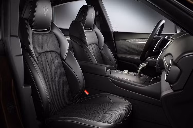 Kết quả, chúng ta có được PELLETESSUTA - một loại vật liệu rất bền, nhẹ và độc quyền trong thế giới xe ôtô. Được biết, hãng xe sang Maserati chính là thương hiệu ôtô duy nhất trang bị loại nội thất này.