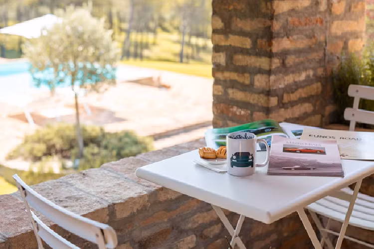 Giá phòng ở Miataland chỉ từ 220 USD/đêm, được đánh giá là khá phải chăng với những giá trị mà khu nghỉ dưỡng này đang sở hữu. 