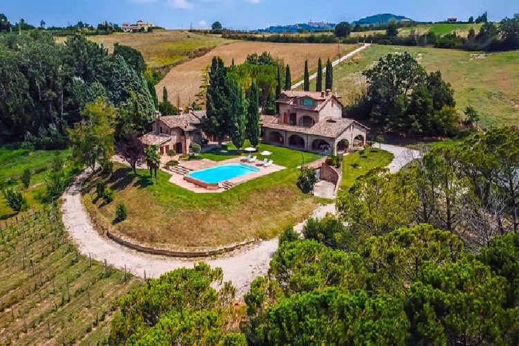 Ẩn mình tại vùng nông thôn Umbria (Italy) yên bình, Miataland không chỉ đơn thuần là một resort 5 sao được xây dựng theo phong cách của mẫu xe thể thao Mazda MX-5, đây còn là nơi cất giữ bộ sưu tập lớn nhất thế giới của mẫu roadster huyền thoại này.