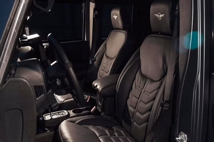 Phiên bản Tank đời trước khởi điểm từ 165.000 USD cho bản tiêu chuẩn. Bản Tank X từ 259.000 USD, còn bản chống đạn Tank X Military Edition từ 295.000 USD.