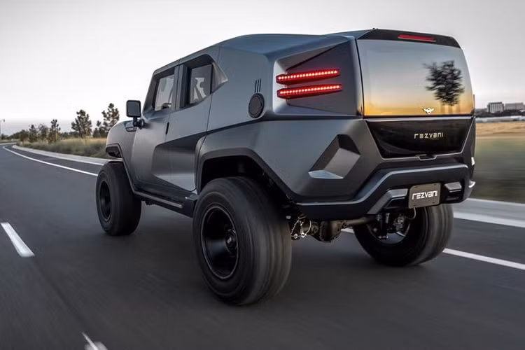 Theo kế hoạch, Rezvani Tank 2020 sẽ được giao cho khách hàng từ mùa đông năm nay. Hiện có thể đặt cọc mua xe với số tiền 2.500 USD. Giá xe Rezvani Tank 2020 chưa được công bố.