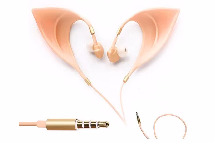 Tai nghe cosplay yêu tinh. Nếu những mẫu tai nghe bluetooth khác trên thị trường không khiến bạn thấy ngầu thì mẫu tai bluetooth V4.1 hình tai yêu tinh tiên tử này sẽ mang đến cho bạn một cơn gió mới lạ nhé. Chưa kể, sản phẩm này chỉ có giá sương sương gần 13 USD (khoảng 300.000 đồng) thôi, mua về làm món quà bất ngờ cũng vui đấy chứ.