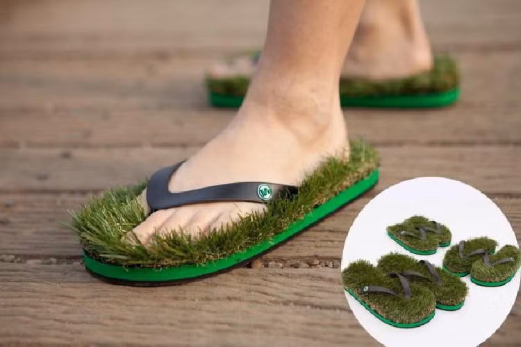 Đôi dép này có giá gần 20 USD (465.000 đồng), được bán trên Amazon. Bên cạnh phiên bản tông, bạn còn có thể chọn phiên bản dép quai ngang, giá đắt hơn chút - 25 USD (580.000 đồng). 