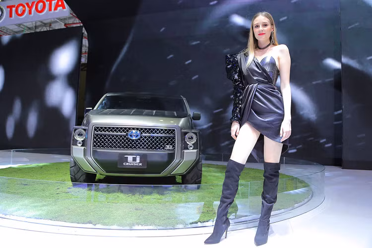 Phát biểu trong khuôn khổ buổi họp báo ngắn tại gian trưng bày Toyota tại Việt Nam, ông Toru Kinoshita, TGĐ TMV cho biết: “Tại Toyota, chất lượng luôn là ưu tiên hàng đầu. Tiếp nối tinh thần của dự án “No Quality No Life” – “Chất lượng làm nên tất cả” được triển khai vào năm 2017, tại Triển lãm năm nay, chúng tôi muốn một lần nữa khẳng định và truyền tải thông điệp về chất lượng với chủ đề Sống Chất Lượng”