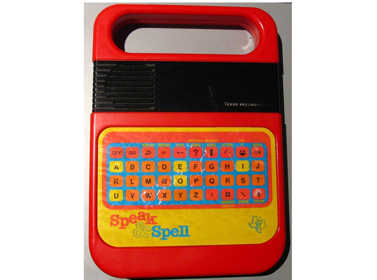 Máy tập đánh vần Texas Instruments Speak &amp; Spell (50-100 USD) - Đây là một sản phẩm của những năm 1970, hay còn được biết đến với cái tên "Mr. Spell" (tạm dịch: quý ông đánh vần). Món đồ công nghệ cổ này được sử dụng để giúp trẻ em học cách đánh vần chữ cái và một số từ cơ bản. 