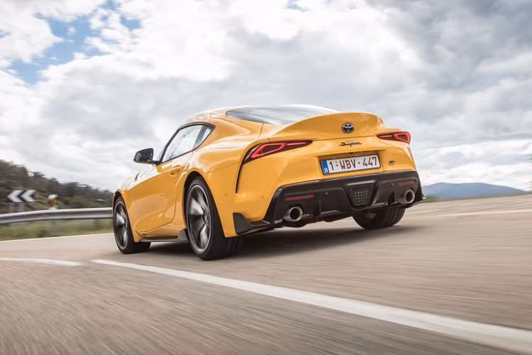 Các mẫu xe tham dự Road &amp; Track 2020 đều có mức giá bán trên thị trường dao động từ 30.000 (khoảng 720 triệu đồng) - 332.000 USD (tương đương khoảng 8 tỷ đồng).