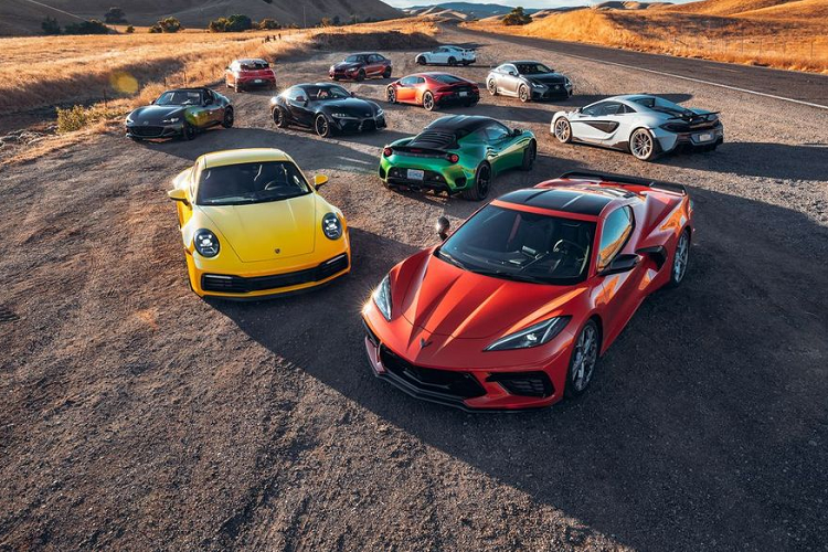 Để chọn ra 11 ứng viên của vòng chung kết Road &amp; Track 2020, ban tổ chức đã tổ chức nhiều vòng đua với quy mô nhỏ cho nhưng mẫu xe thể thao và siêu xe - đặc biệt hơn là những mẫu ôtô công suất lớn.