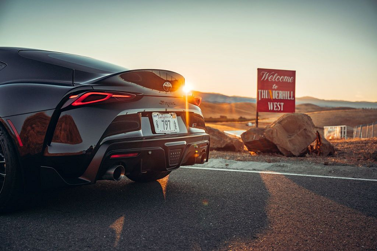 Công cuộc tìm ra một chiếc xe thể thao mạnh mẽ nhất chưa bao giờ là dễ dàng.