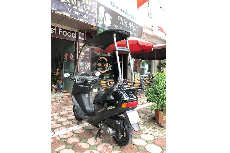 Vào thời điểm còn được bán tại Nhật, phiên bản Cabina 50 có giá 279.000 Yen trong khi Cabina 90 là 299.000 Yen (tuơng đương 63,1 và 67,6 triệu đồng theo tỷ giá hiện tại). Mức giá này cao hơn so với những mẫu xe tay ga cùng thời với động cơ tương đương. Và giống như BMW C1, Honda Cabina cũng là một thất bại về lượng bán, khi thiết kế mui độc đáo dẫn tới nhiều nhược điểm trong điều kiện sử dụng thực tế.