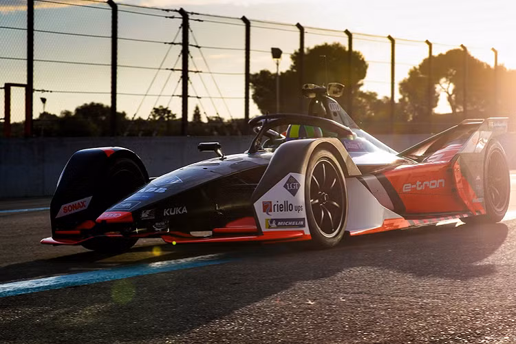 FIA đang xem xét 2 khả năng cho động cơ mới. Khả năng đầu tiên cho phép xe sử dụng công suất ở mức 402 mã lực trong cuộc đua và 470 mã lực ở vòng loại, khả năng thứ hai là công suất sử dụng trong cuộc đua được giới hạn ở mức 335 mã lực và 402 mã lực ở vòng loại.