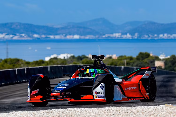 Chi phí sản xuất xe đua của mỗi đội cũng bị FIA hạn chế lại với số tiền 380.000 USD. Tuy nhiên các chi phí về bộ pin và phụ tùng của nhà sản xuất sẽ không được tính trong khoản này.