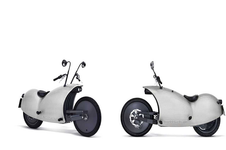 Johammer J1 - Được tạo ra bởi một công ty Áo và được thiết kế bởi Leonie cùng với Jean-Marie Lawniczak, Johammer J1 chạy điện hoàn toàn là một trong những mẫu xe hai bánh xấu nhất từ trước tới nay. Nó không chỉ xấu mà còn khó xác định phần đầu với phần đuôi. Cặp gương chiếu hậu lấy cảm hứng từ râu côn trùng của mẫu xe này cũng là một chi tiết không được bắt mắt cho lắm